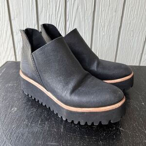 All Black Size 38 Flatform Leather Shootie Lug Sole Zip Ankle Boot